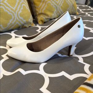 Elegant White Life Stride Women’s Size 8.5M Heels